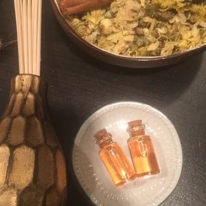 Mango Lassi Body Oil Smellss soo good! 2Mini size